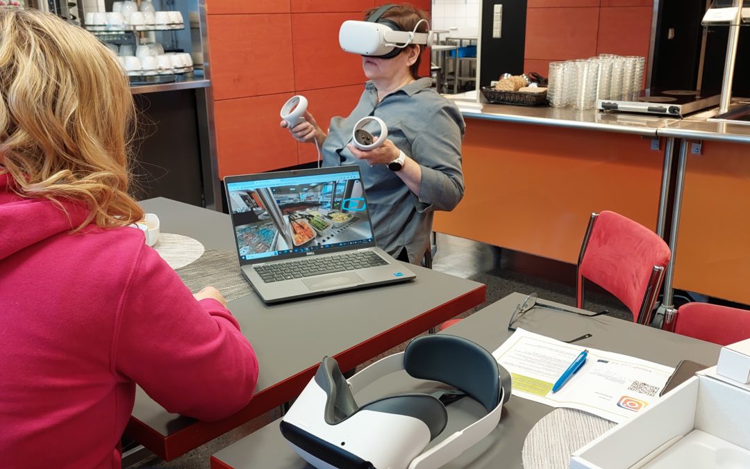 Henkilöt testaavat VR-laseja.
